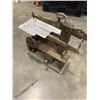 Image 2 : TABLETOP ELECTRIC SCROLL SAW