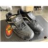 Image 2 : 4 NEW PAIRS OF SIZE 6 SPORTS CLEATS