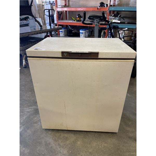WOODS CHEST FREEZER