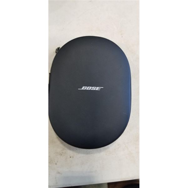BOSE OVER EAR WIRELESS HEADPHONES IN CASE