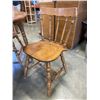 Image 2 : VILAS MAPLE DINNETTE TABLE WITH LEAF AND 4 CHAIRS