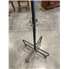 Image 2 : 6FT COAT TREE
