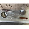 Image 2 : TOTE OF NEW WOK TOOLS