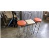 Image 1 : 3 RETRO BARSTOOLS