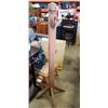 Image 1 : WOODEN COAT RACK AND HANGING LIGHT