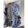 Image 2 : NEW GREY BED QUILT AND MENS BIG AND TALL ROBE