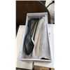 Image 2 : 3 PAIRS OF SHOES SIZE 7,8,9 AND TRAY OF NEW READING GLASSES