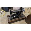Image 2 : ANTIQUE CASED SINGER SEWING MACHINE WITH KEY