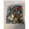 Image 2 : LARGE BAG OF VARIOUS RHINESTONE JEWELRY