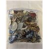 Image 2 : LARGE BAG OF VARIOUS RHINESTONE JEWELRY