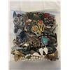 Image 2 : LARGE BAG OF VARIOUS JEWLERY AND PARTS