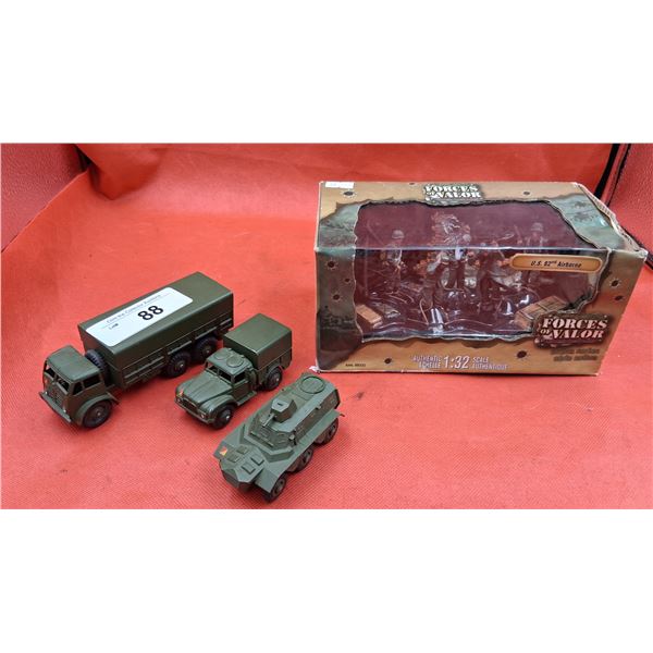 NIB 1:32 scale Forces of Valour action series Airborne soldiers WWII & 3 army trucks Dinky Toys