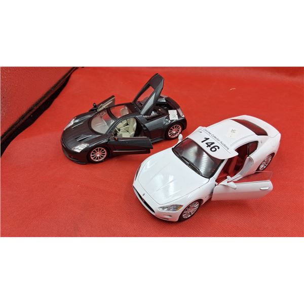 2 collectable die cast cars 1:24 scale
