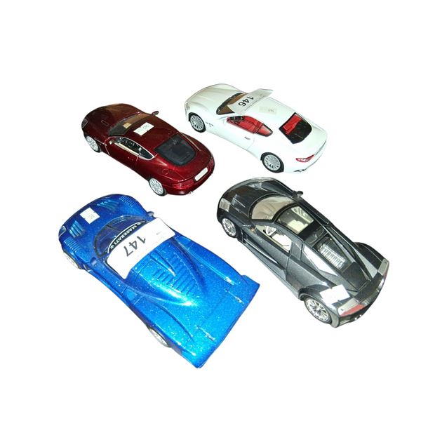 4 collectable die cast cars 1:24 scale