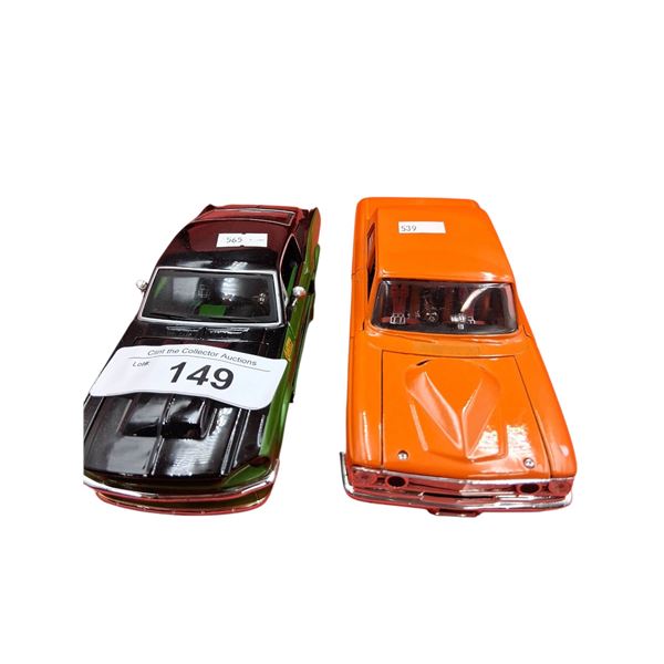 2 collectable die cast cars 1:24 scale