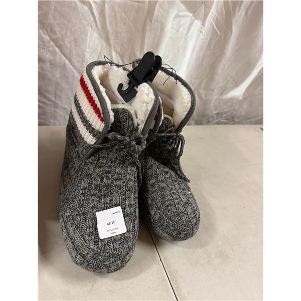 Slippers size 9/10