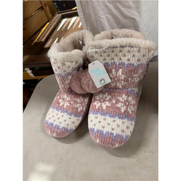 Slippers size 7/8