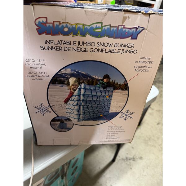 Inflatable jumbo snow bunker