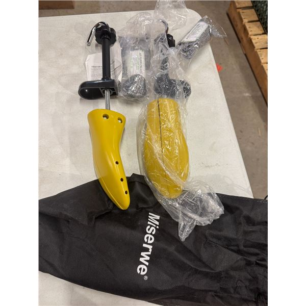 Shoe stretchers