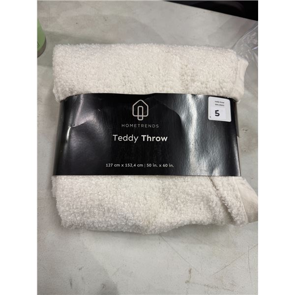 Teddy. Throw home trend.