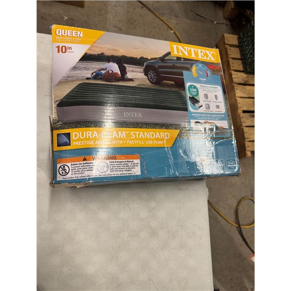 Queen size blowup mattress