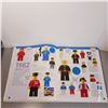 Image 4 : Used - Minifigure Year by Year: A Visual History - Item No: b13other01 Lego