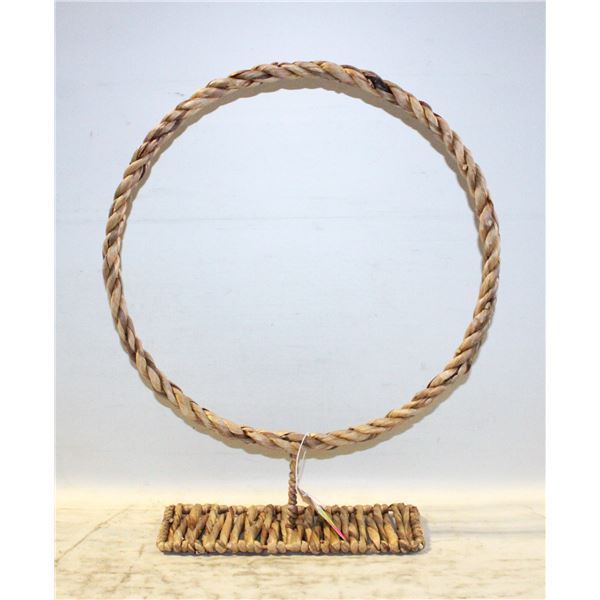 HAND WOVEN WATER HYACINTH LOOP STAND- NEW