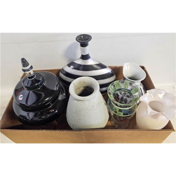 VTG. CARNIVAL GLASS VASE FIVE MORE VASES