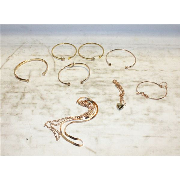 FLAT OF 7PCS GOLDEN-TONED BANGLE SET