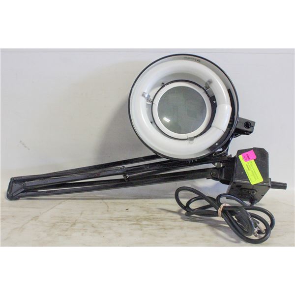 EXTENDABLE LIGHT WITH MAGNIFIER & EXTRA PLUGS