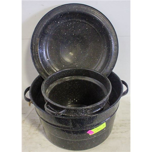 LARGE CANNER W/INSERT & SMALL STRAINER