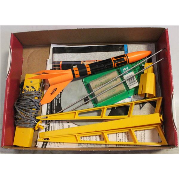 ESTES ALPHA III MODEL ROCKET, HAS ENGINES