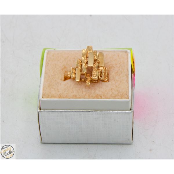 STAMPED 10KT RING SIZE 7.5 IN GIFT BOX