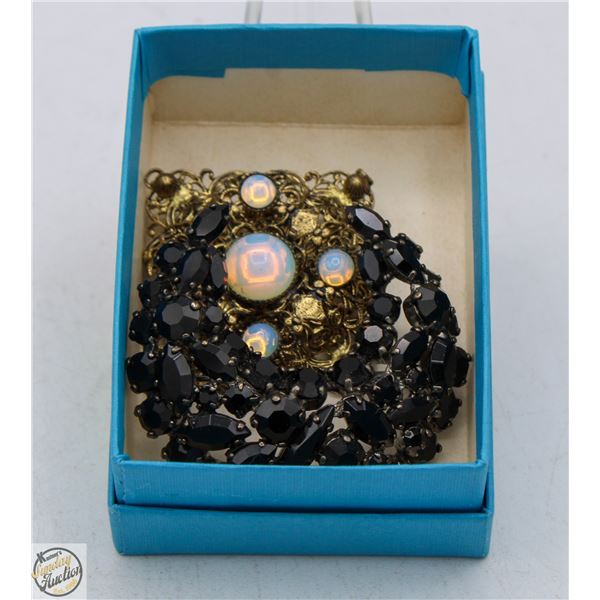 SHERMAN BROOCH CRESCENT MOON SHAPED +