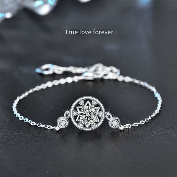 GRA CERTIFIED ROUND BRILLIANT MOISSANITE