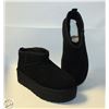 Image 1 : UGG CLASSIC UTRA MMINI PLATFORM SIZE 10 BLACK