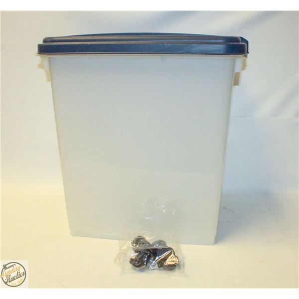 33 QT PLASTIC STORAGE CONTAINER WITH LID & WHEELS