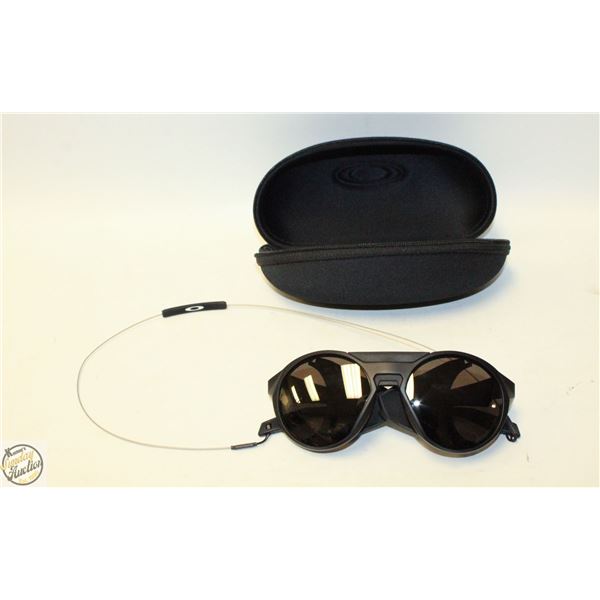 OAKLEY SUN GLASSES