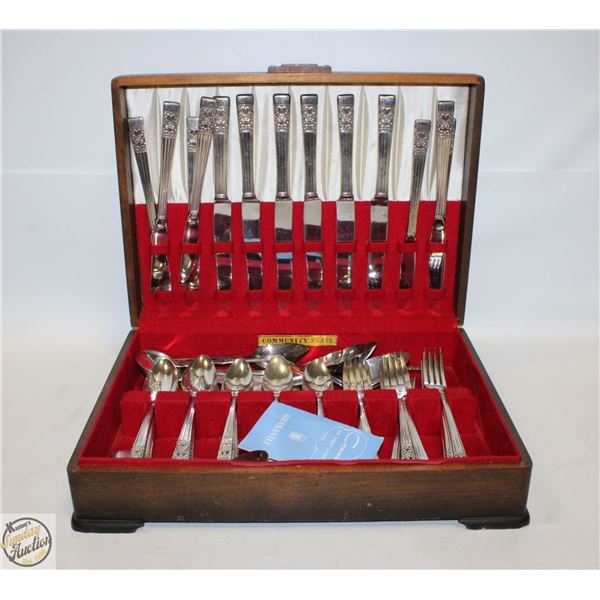 COMMUNITY FINE SILVERPLATE SILVERWARE SET
