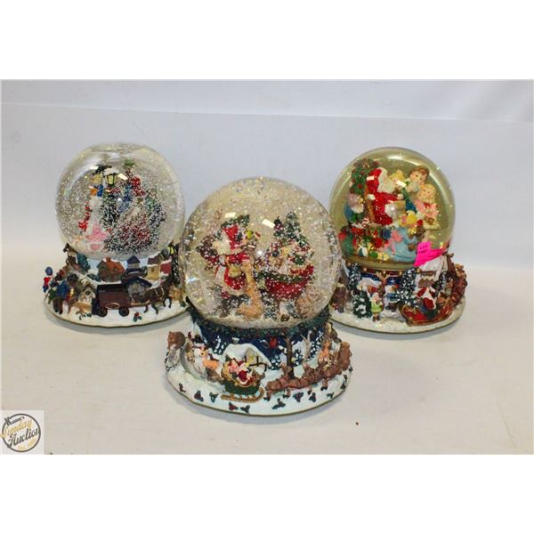 LOT OF THREE CHRISTMAS SNOW GLOBES