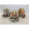 Image 1 : LOT OF THREE CHRISTMAS SNOW GLOBES