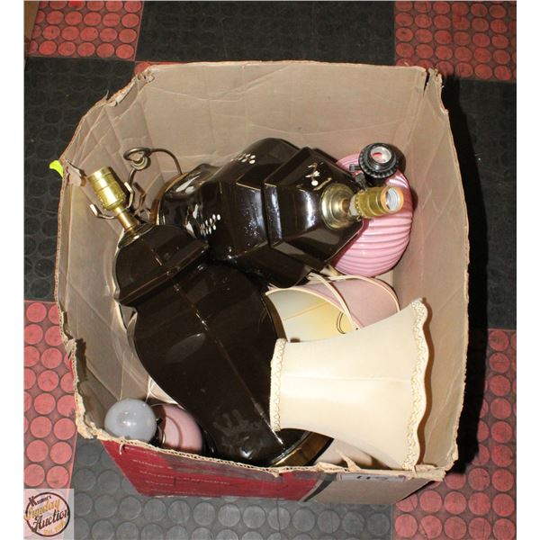 2 VINTAGE HANDPAINTED LAMPS WORKING + 2