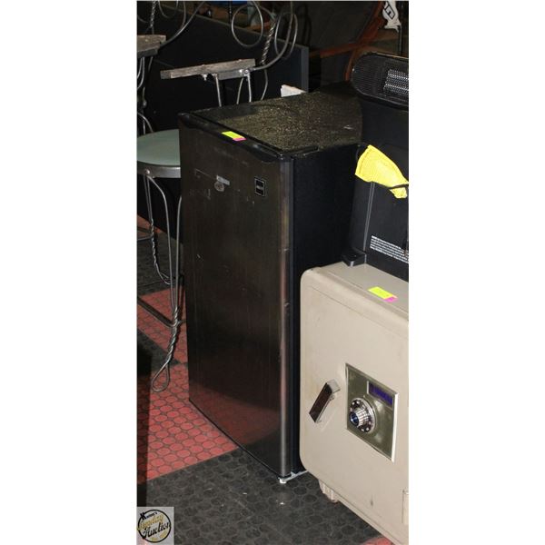 RCA MINI FRIDGE/FREEZER TESTED WORKING 18”X17”X32"