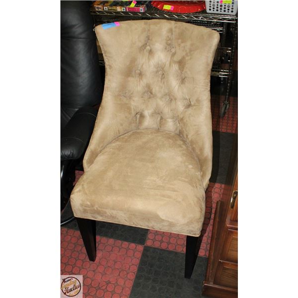 OLIVE CHAIR NAILHEAD
