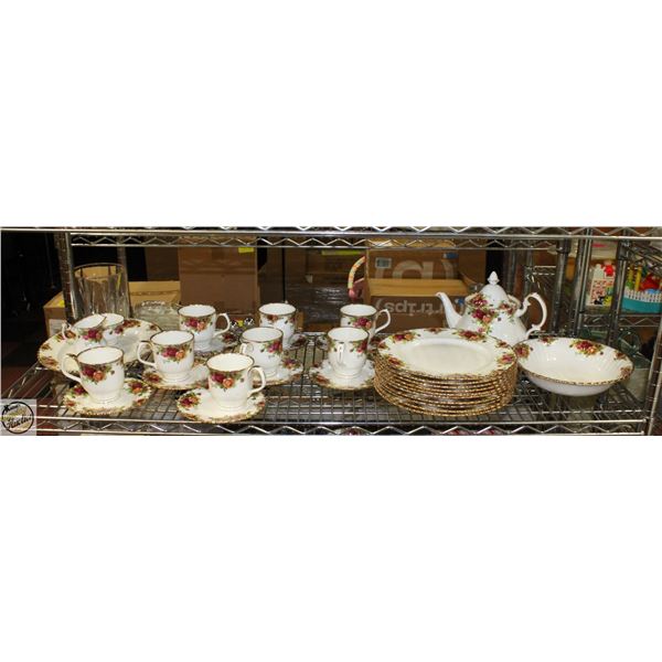 LARGE ROYAL ALBERT OLD COUNTRY ROSES CHINA SET