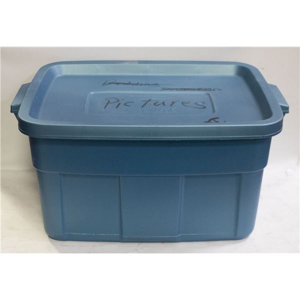 LARGE RUBBERMAID STORAGE CONTAINER