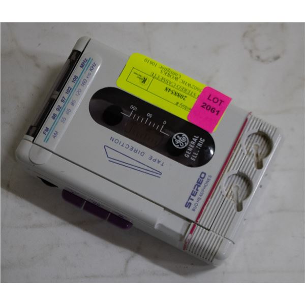 GE AM/FM STEREO CASSETTE MODEL 3-5602WHC WORKS