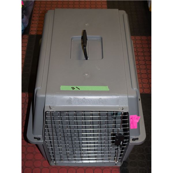 MEDIUM SIZE CRATE WITH WATER BOWLS