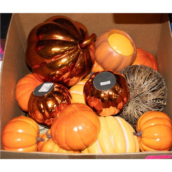 BOX OF HALOWEEN PUMPKIN ORNAMENTS