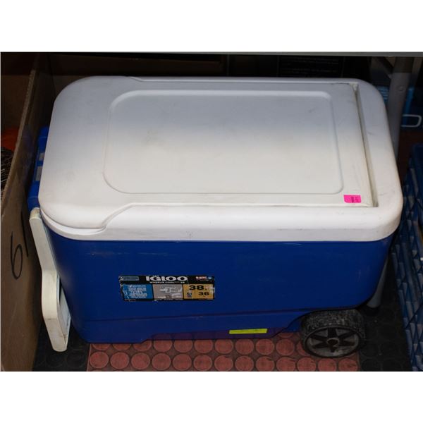 IGLOO 36LTR WHEELED COOLER W/PULL HANDLE